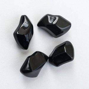 piedras-cristal-negras-decorativas-ecobioebro